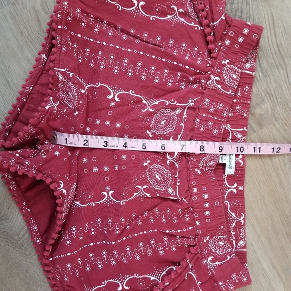MADEWELL RED BANDANA PATTERNED SHORTS SIZE SMALL - Picture 3 of 5